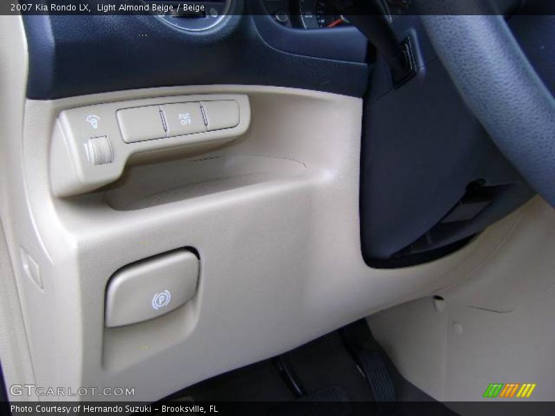 Light Almond Beige / Beige 2007 Kia Rondo LX