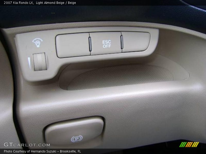Light Almond Beige / Beige 2007 Kia Rondo LX