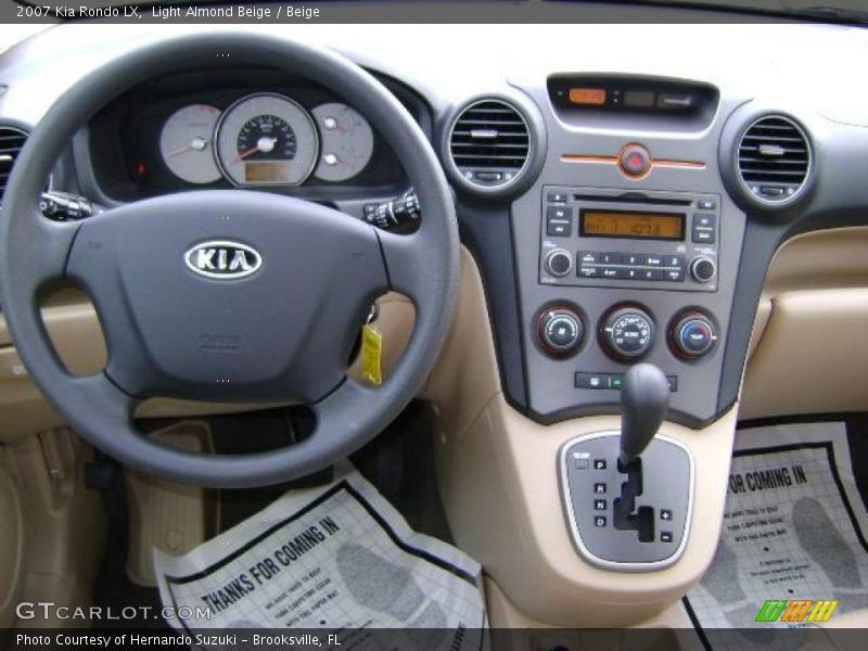 Light Almond Beige / Beige 2007 Kia Rondo LX
