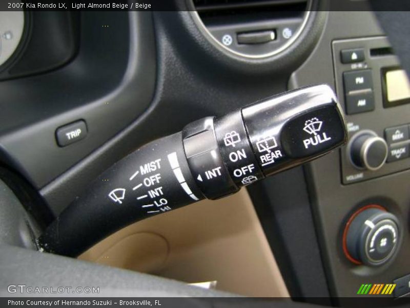 Light Almond Beige / Beige 2007 Kia Rondo LX