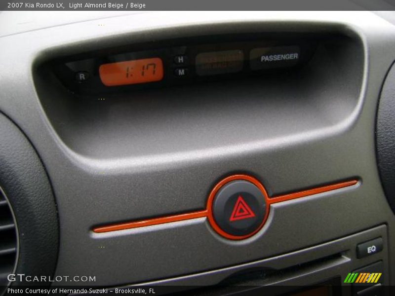 Light Almond Beige / Beige 2007 Kia Rondo LX