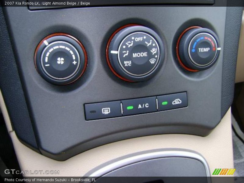 Light Almond Beige / Beige 2007 Kia Rondo LX