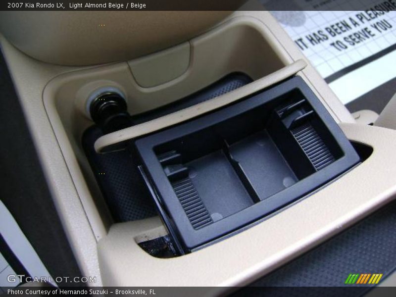 Light Almond Beige / Beige 2007 Kia Rondo LX