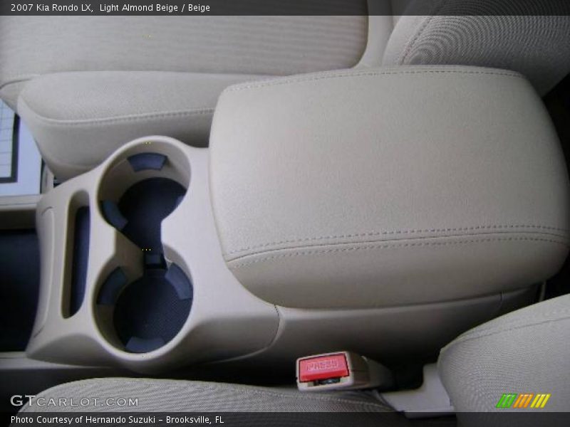 Light Almond Beige / Beige 2007 Kia Rondo LX