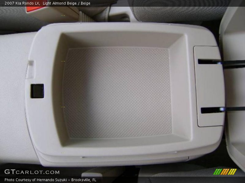 Light Almond Beige / Beige 2007 Kia Rondo LX