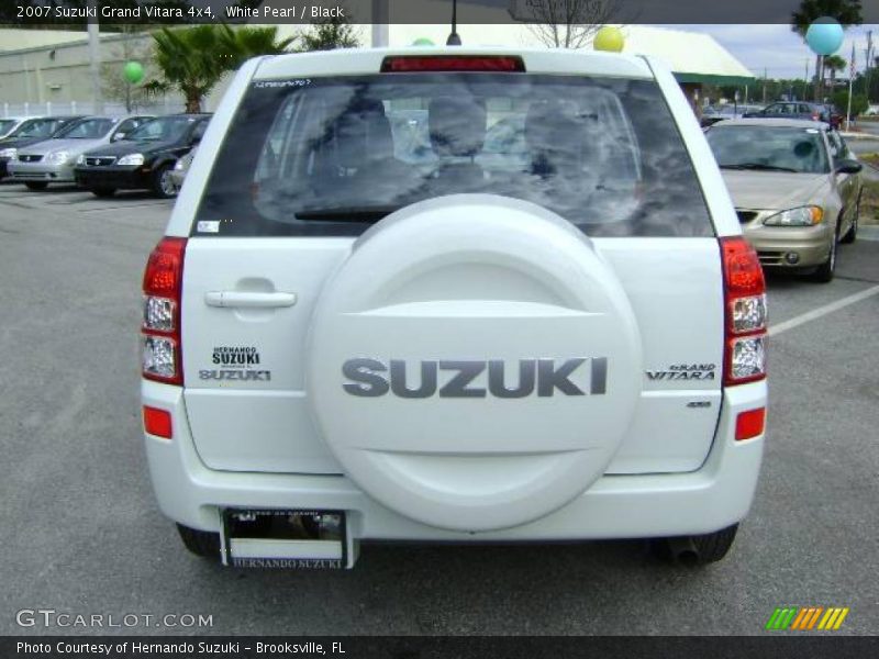 White Pearl / Black 2007 Suzuki Grand Vitara 4x4