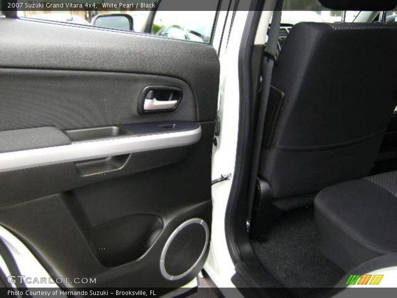 White Pearl / Black 2007 Suzuki Grand Vitara 4x4