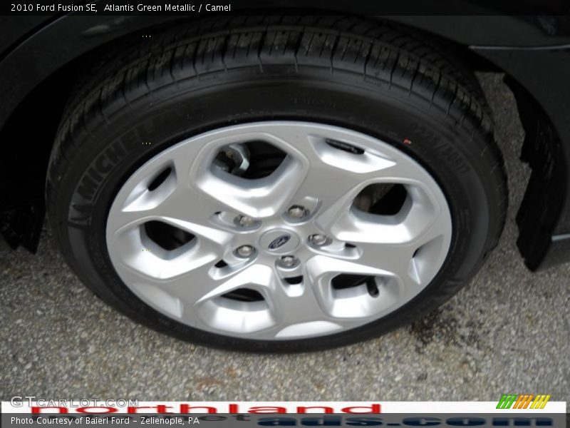Atlantis Green Metallic / Camel 2010 Ford Fusion SE