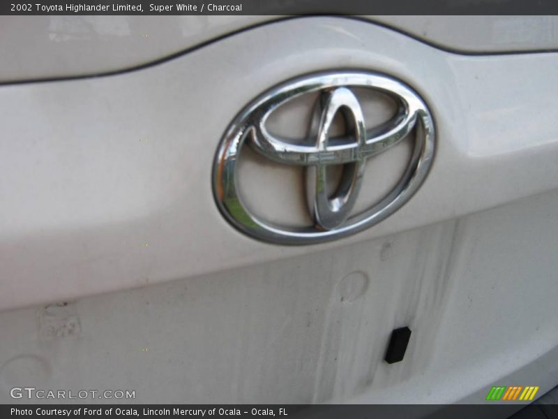 Super White / Charcoal 2002 Toyota Highlander Limited