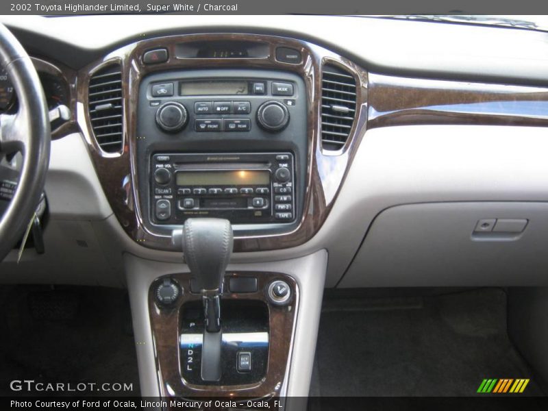 Super White / Charcoal 2002 Toyota Highlander Limited