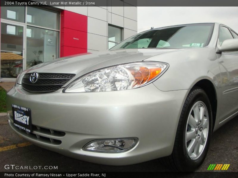 Lunar Mist Metallic / Stone 2004 Toyota Camry XLE