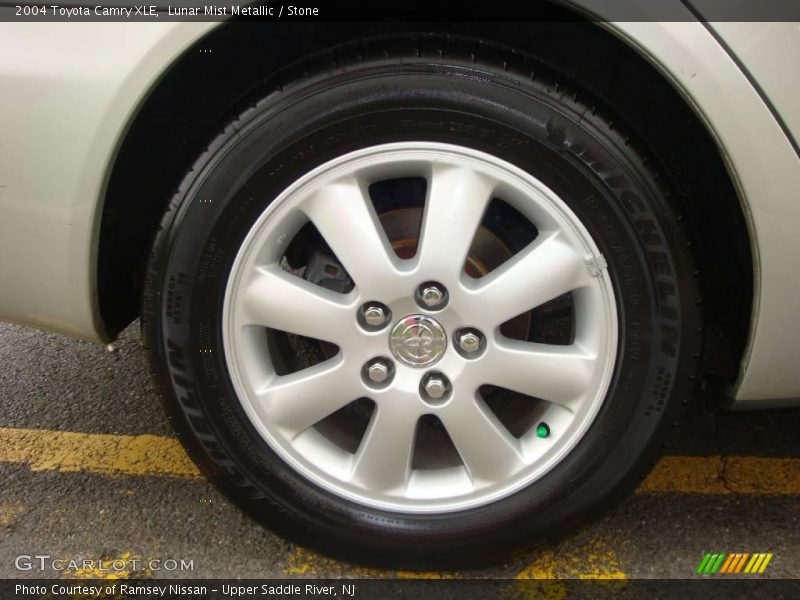 Lunar Mist Metallic / Stone 2004 Toyota Camry XLE