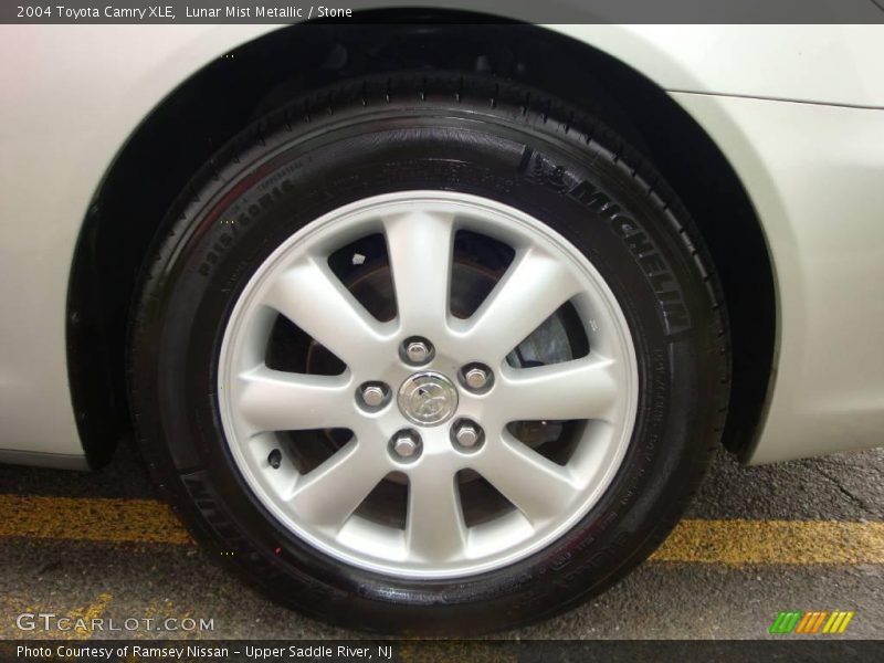 Lunar Mist Metallic / Stone 2004 Toyota Camry XLE