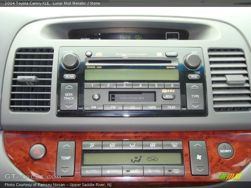 Lunar Mist Metallic / Stone 2004 Toyota Camry XLE