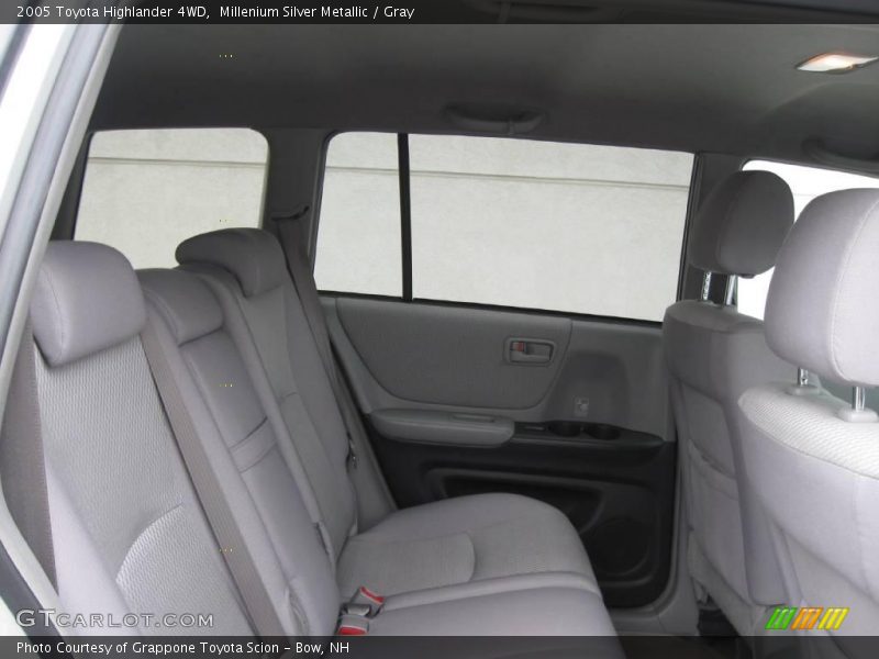 Millenium Silver Metallic / Gray 2005 Toyota Highlander 4WD
