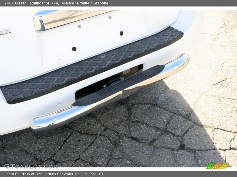 Avalanche White / Graphite 2007 Nissan Pathfinder SE 4x4