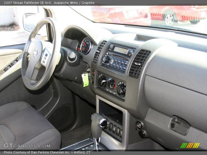 Avalanche White / Graphite 2007 Nissan Pathfinder SE 4x4