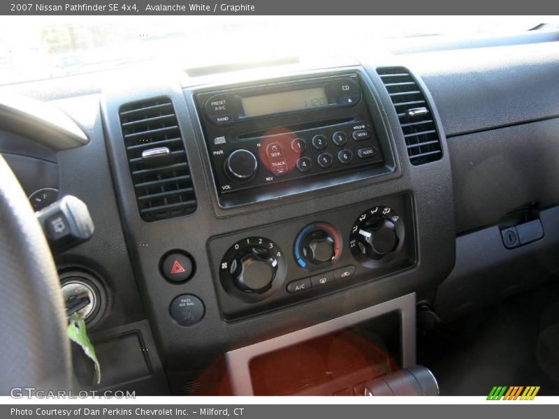 Avalanche White / Graphite 2007 Nissan Pathfinder SE 4x4