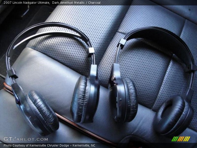 Dark Amethyst Metallic / Charcoal 2007 Lincoln Navigator Ultimate