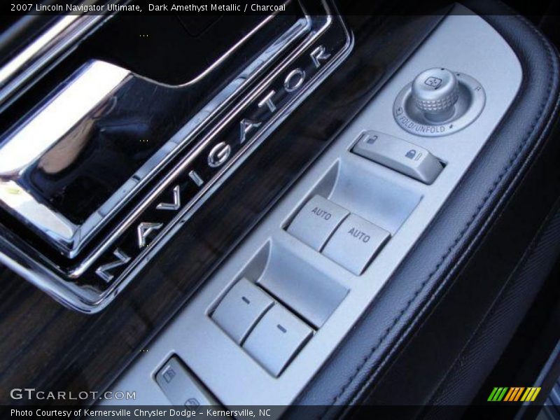 Dark Amethyst Metallic / Charcoal 2007 Lincoln Navigator Ultimate