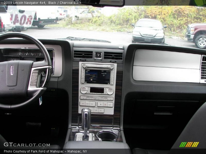 Black / Charcoal Black 2009 Lincoln Navigator 4x4