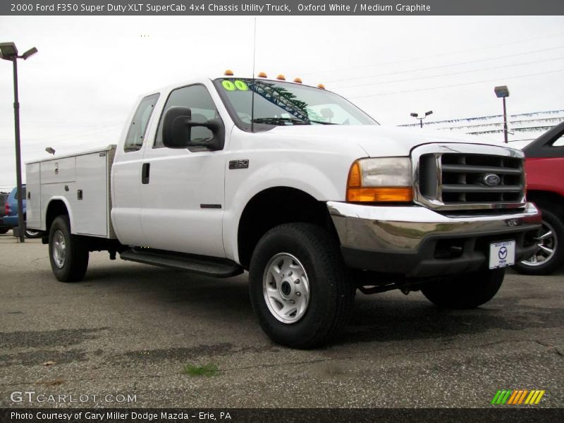 Oxford White / Medium Graphite 2000 Ford F350 Super Duty XLT SuperCab 4x4 Chassis Utility Truck