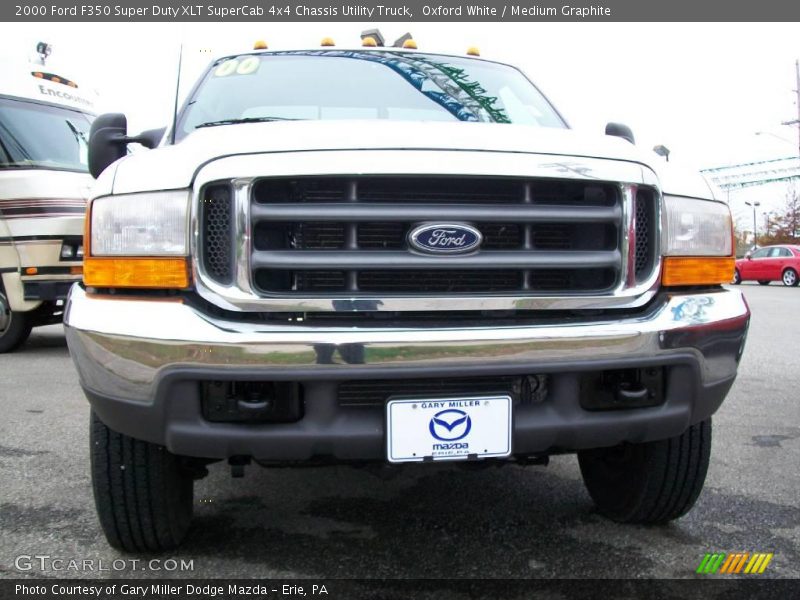 Oxford White / Medium Graphite 2000 Ford F350 Super Duty XLT SuperCab 4x4 Chassis Utility Truck
