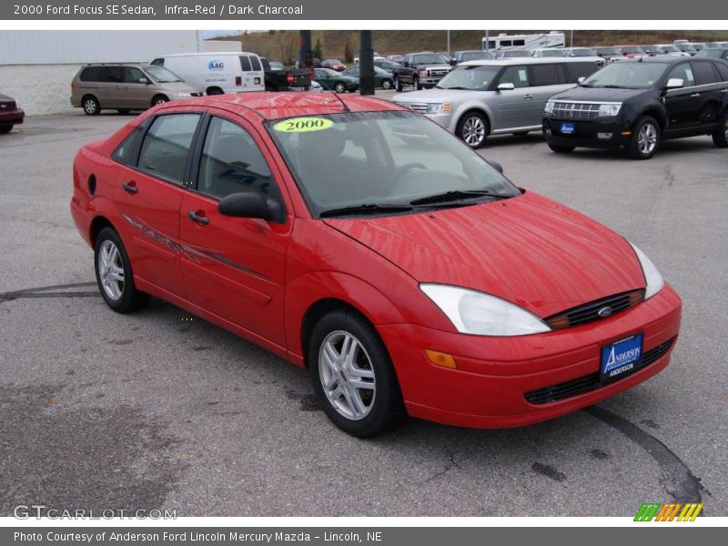 Infra-Red / Dark Charcoal 2000 Ford Focus SE Sedan