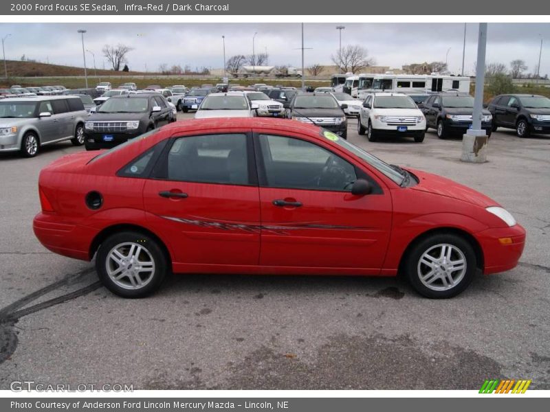 Infra-Red / Dark Charcoal 2000 Ford Focus SE Sedan