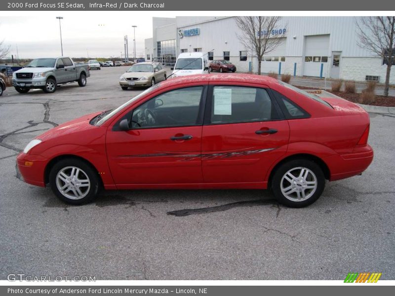 Infra-Red / Dark Charcoal 2000 Ford Focus SE Sedan
