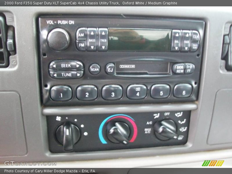 Oxford White / Medium Graphite 2000 Ford F350 Super Duty XLT SuperCab 4x4 Chassis Utility Truck
