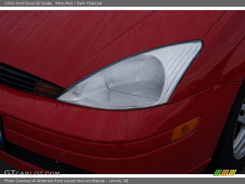 Infra-Red / Dark Charcoal 2000 Ford Focus SE Sedan
