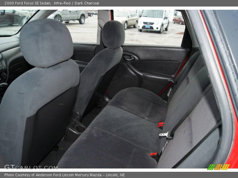 Infra-Red / Dark Charcoal 2000 Ford Focus SE Sedan