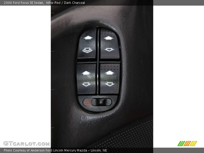 Infra-Red / Dark Charcoal 2000 Ford Focus SE Sedan