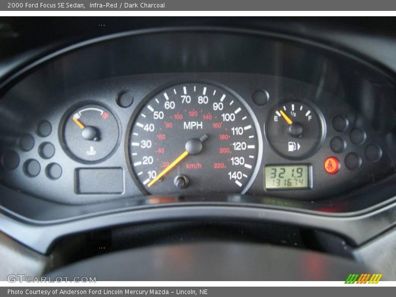 Infra-Red / Dark Charcoal 2000 Ford Focus SE Sedan