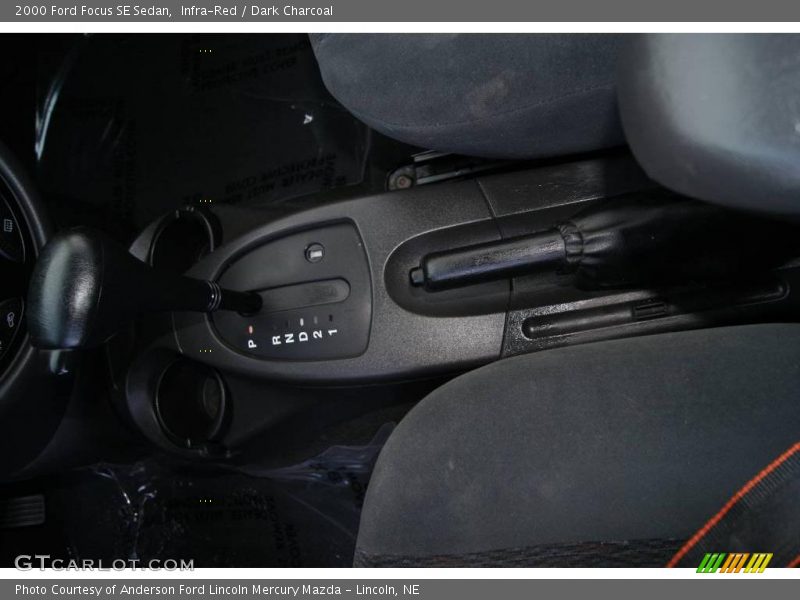 Infra-Red / Dark Charcoal 2000 Ford Focus SE Sedan