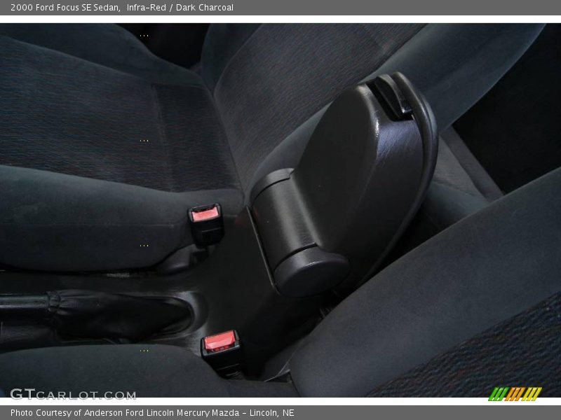 Infra-Red / Dark Charcoal 2000 Ford Focus SE Sedan