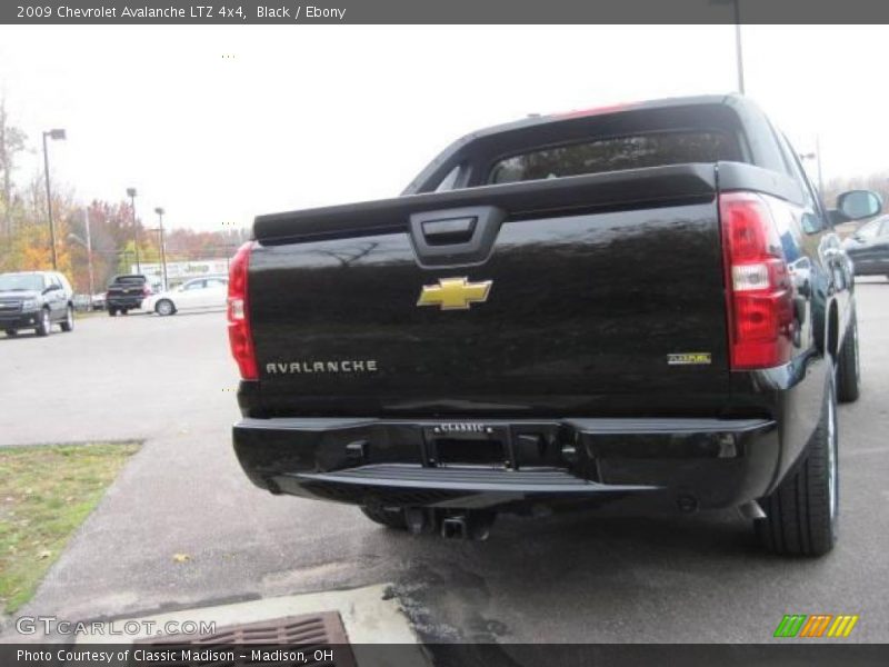 Black / Ebony 2009 Chevrolet Avalanche LTZ 4x4