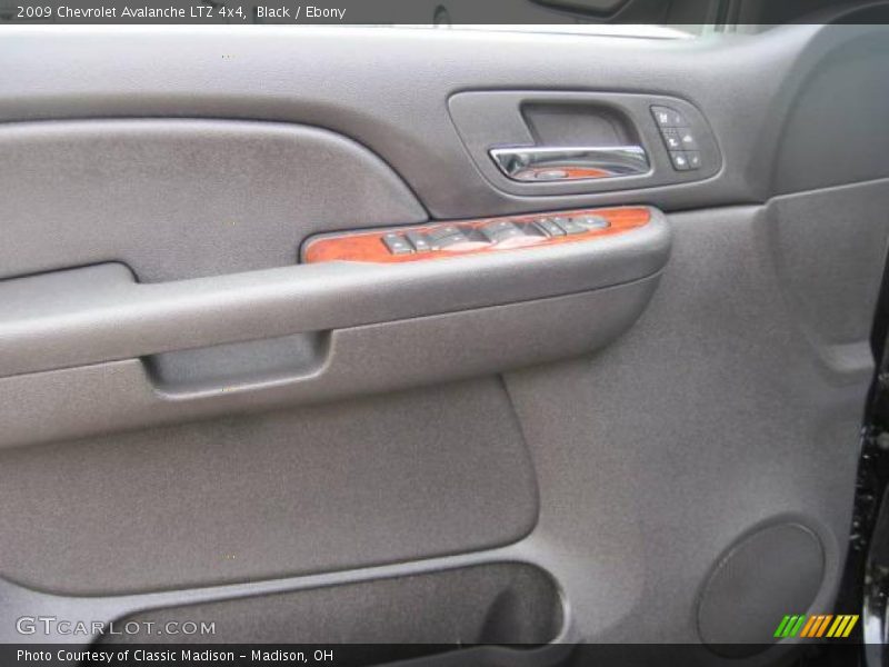 Black / Ebony 2009 Chevrolet Avalanche LTZ 4x4