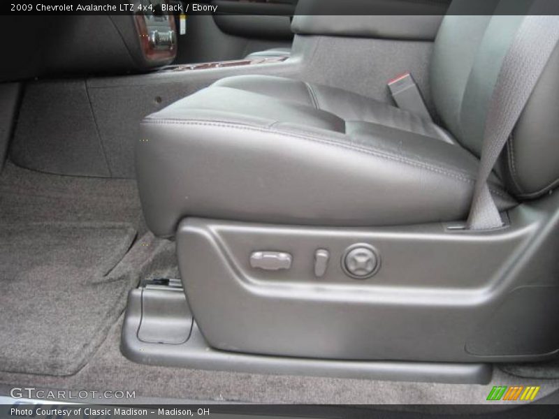 Black / Ebony 2009 Chevrolet Avalanche LTZ 4x4