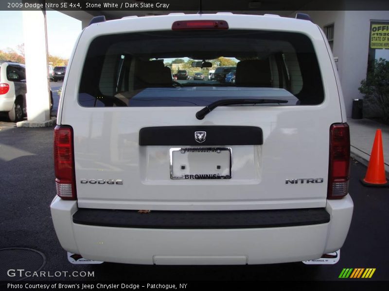 Stone White / Dark Slate Gray 2009 Dodge Nitro SE 4x4