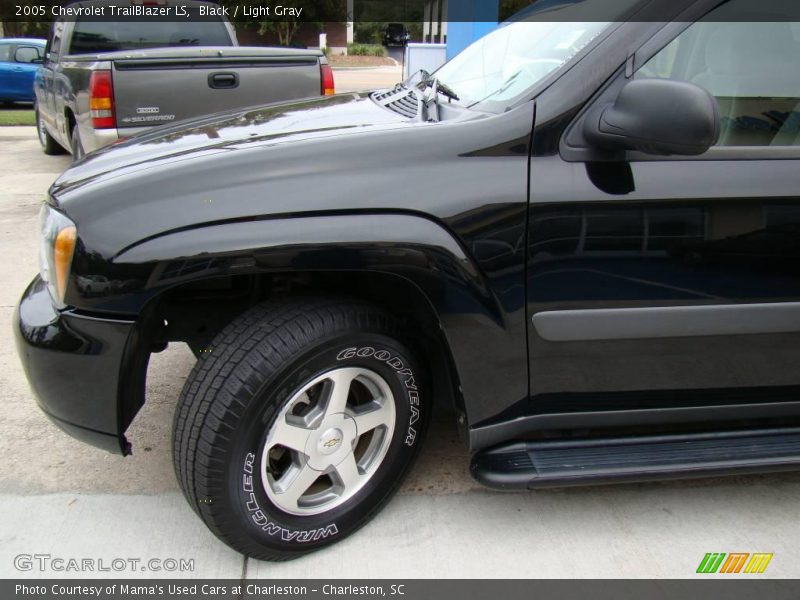 Black / Light Gray 2005 Chevrolet TrailBlazer LS