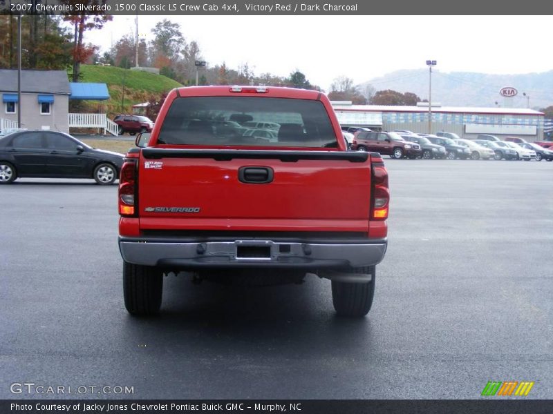 Victory Red / Dark Charcoal 2007 Chevrolet Silverado 1500 Classic LS Crew Cab 4x4