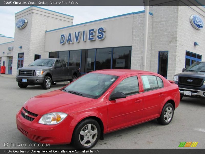 Victory Red / Gray 2005 Chevrolet Cobalt Sedan