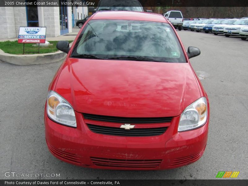 Victory Red / Gray 2005 Chevrolet Cobalt Sedan