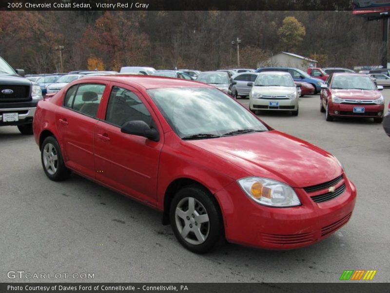 Victory Red / Gray 2005 Chevrolet Cobalt Sedan