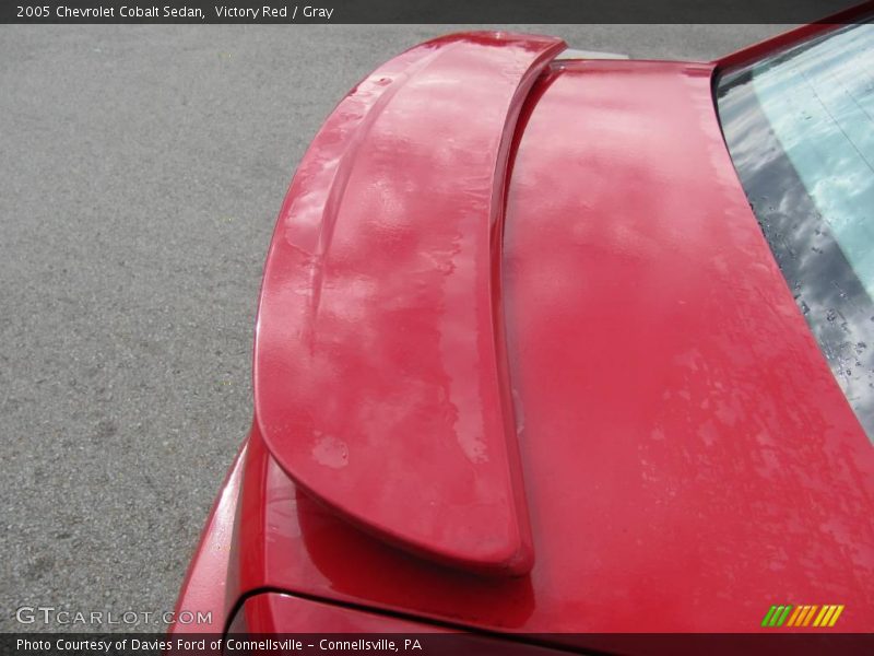 Victory Red / Gray 2005 Chevrolet Cobalt Sedan