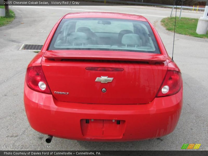 Victory Red / Gray 2005 Chevrolet Cobalt Sedan