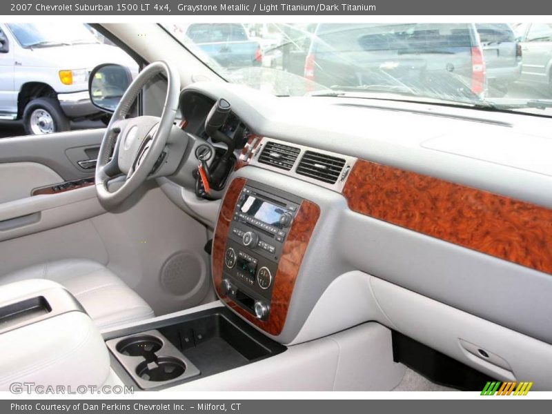 Graystone Metallic / Light Titanium/Dark Titanium 2007 Chevrolet Suburban 1500 LT 4x4