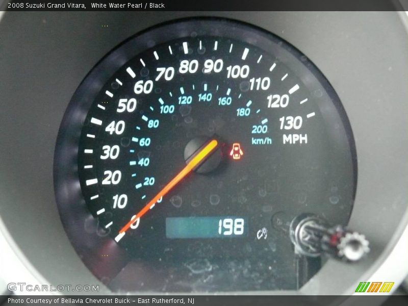 White Water Pearl / Black 2008 Suzuki Grand Vitara
